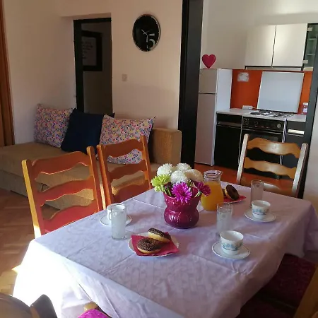 Summer Breeze Apartment *